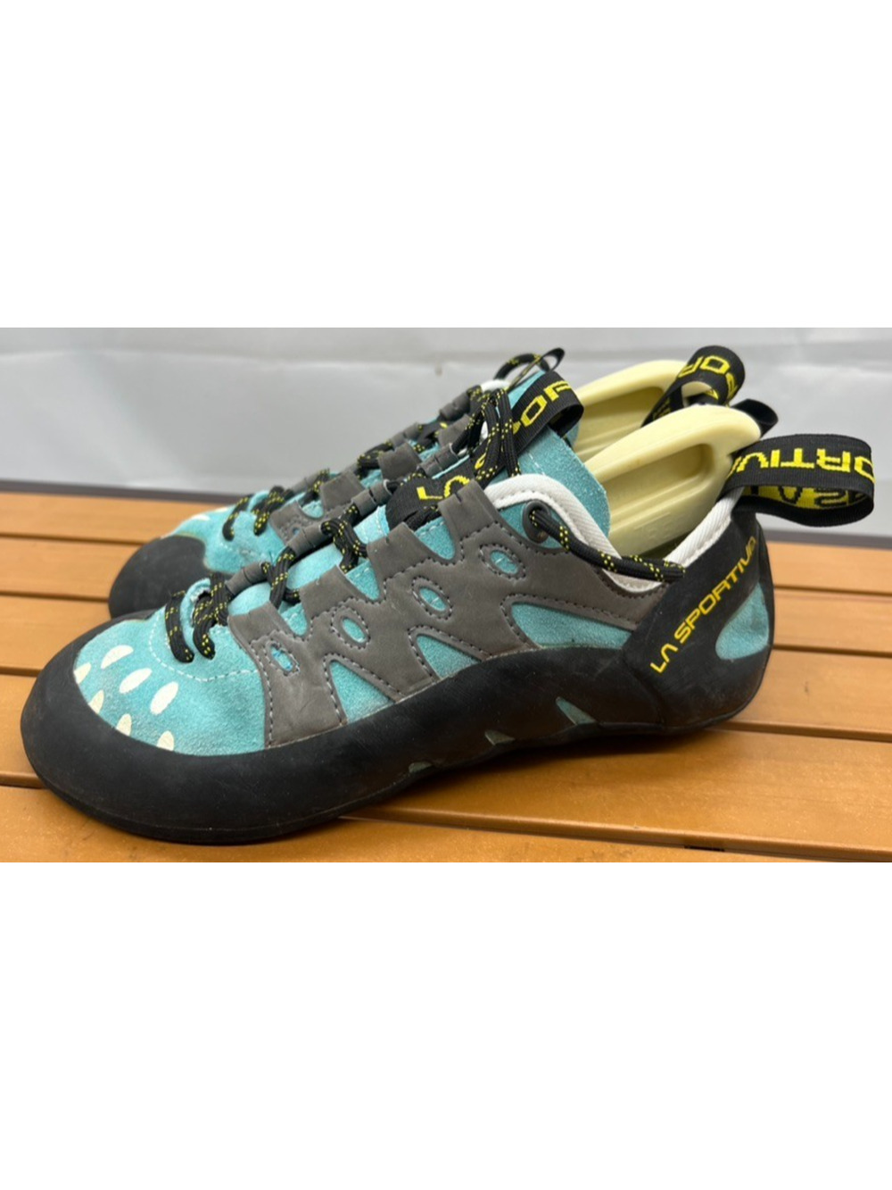 Excellent La Sportiva Tarantulace Women's Climbing Shoes, Topaz/Gray, Size US 6